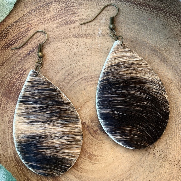 NWT Genuine Cowhide Handmade Lightweight Teardrop Western Dangle Drop Earrings - Picture 2 of 10